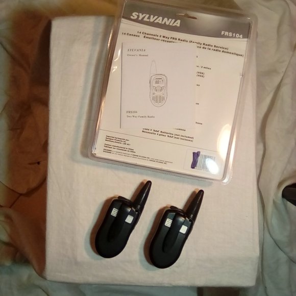 Set of 4 Sylvania 14-channel radios - Picture 2 of 3